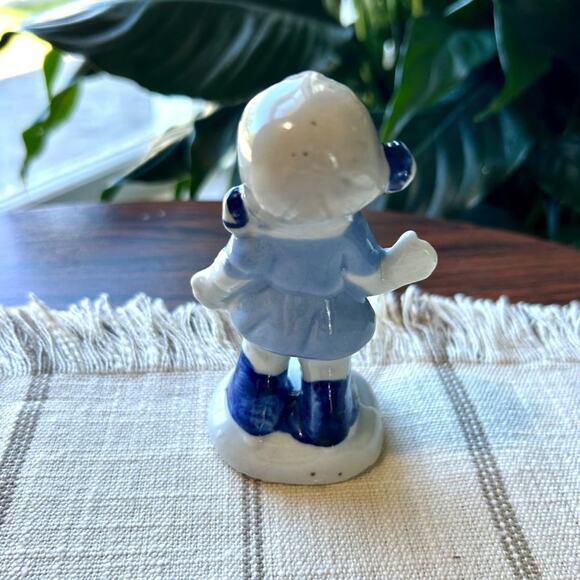 Vintage Blue White Porcelain Figurine of Little Holland Girl in Blue Dress - Picture 7 of 12